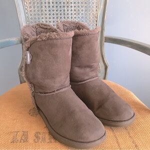 Airwalk gray faux suede boots